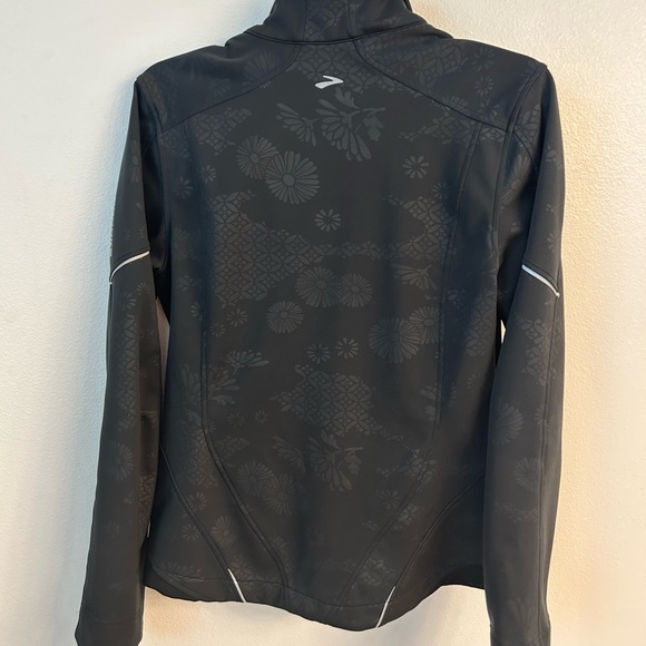 Brooks | Running Jacket - Picture 3 of 9